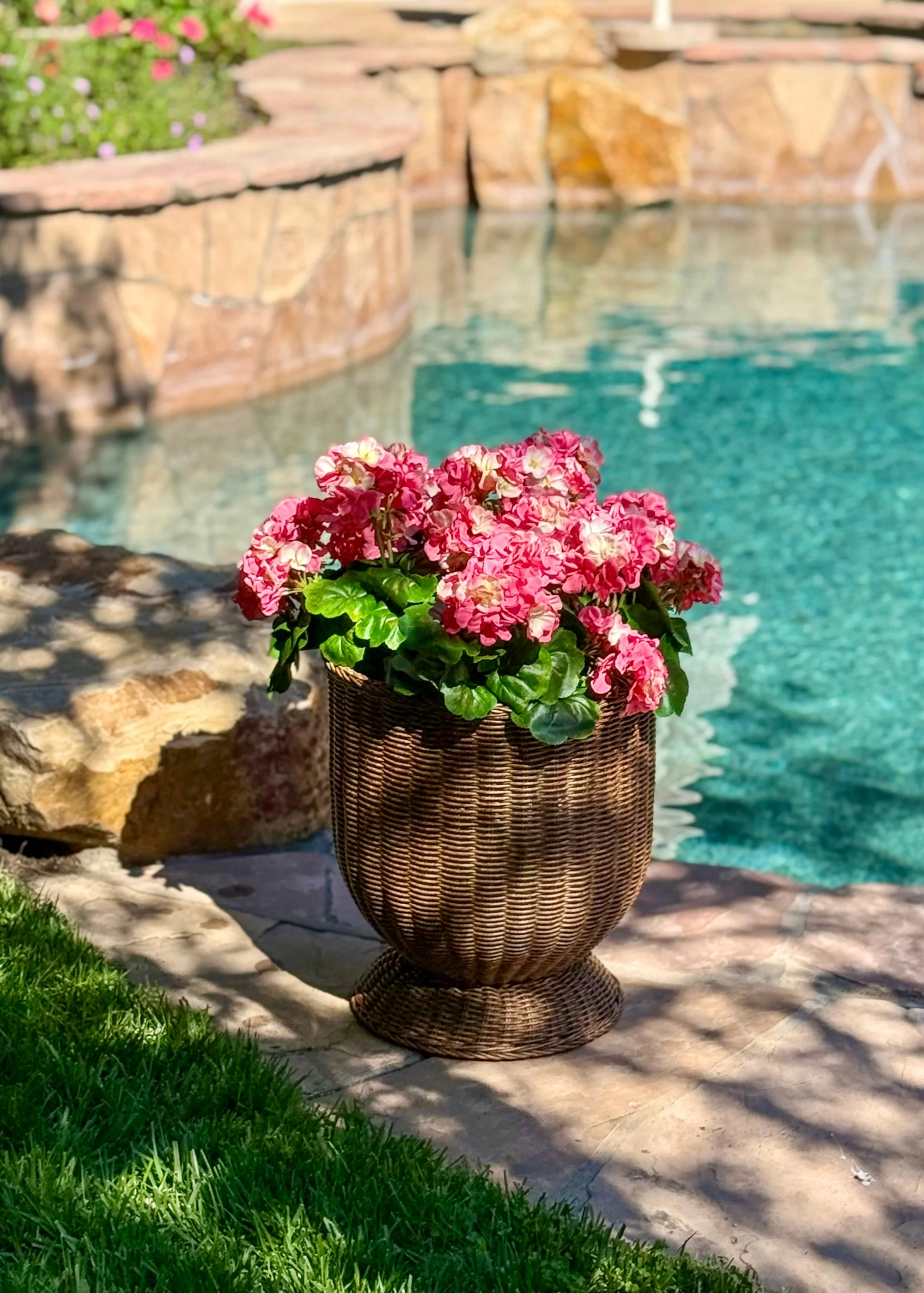 Fake Geranium Indoor/Outdoor Water Resistant Bush in Pink - 19" - Image 2
