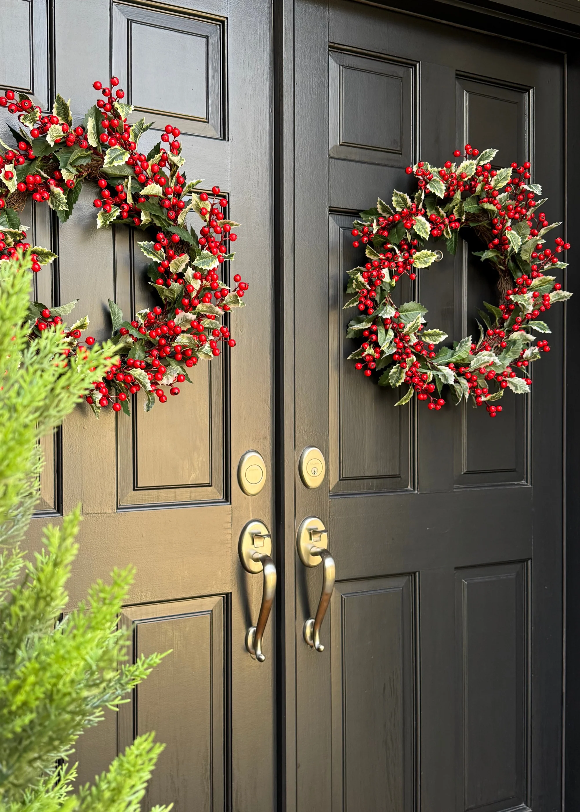 Deluxe Fake Traditional Winter Holly and Berry Wreath - 24" - Image 3