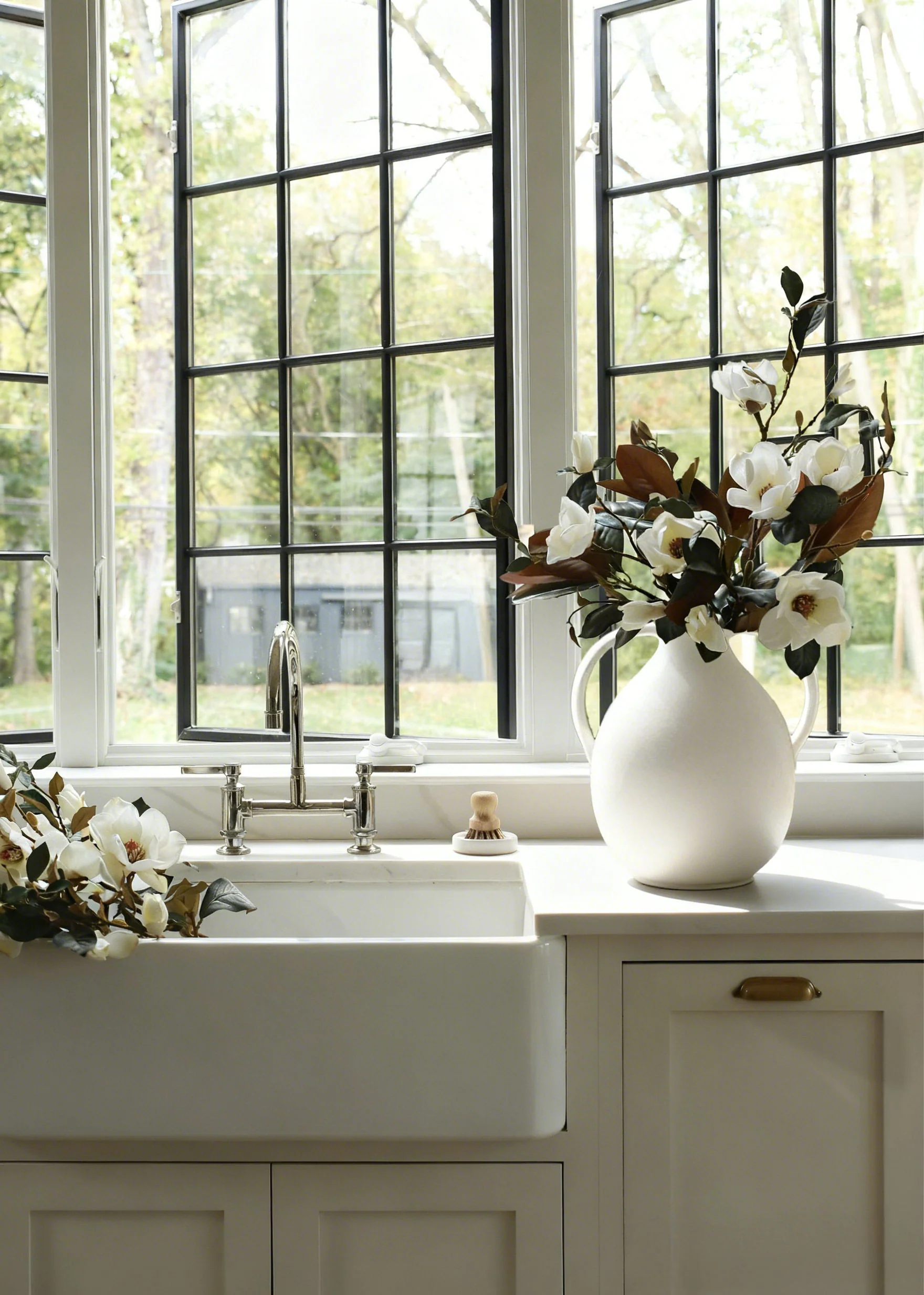 Large White Magnolia Early Spring Design - Image 3