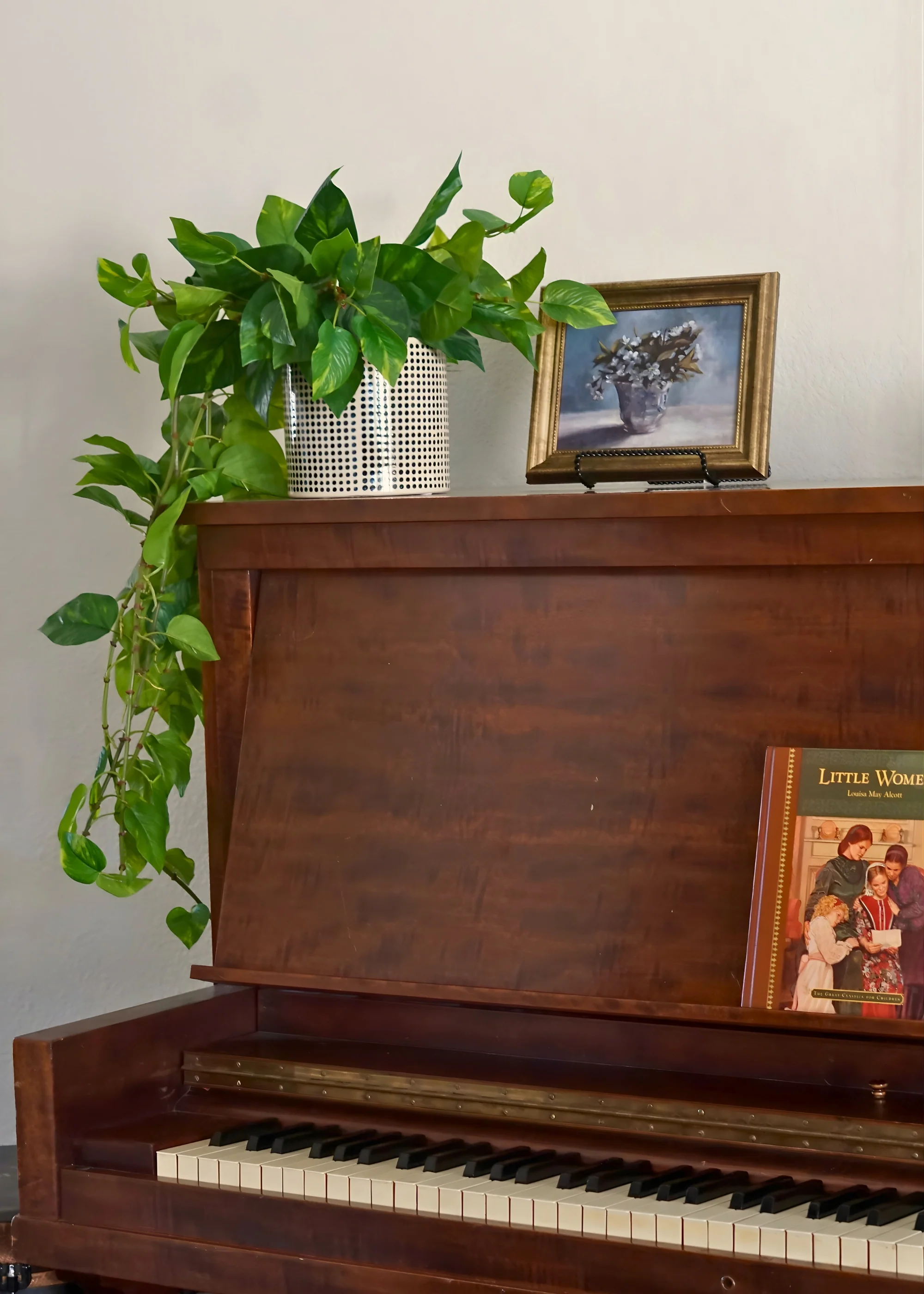 Natural Touch Pothos Artificial Plant - 48" - Image 3