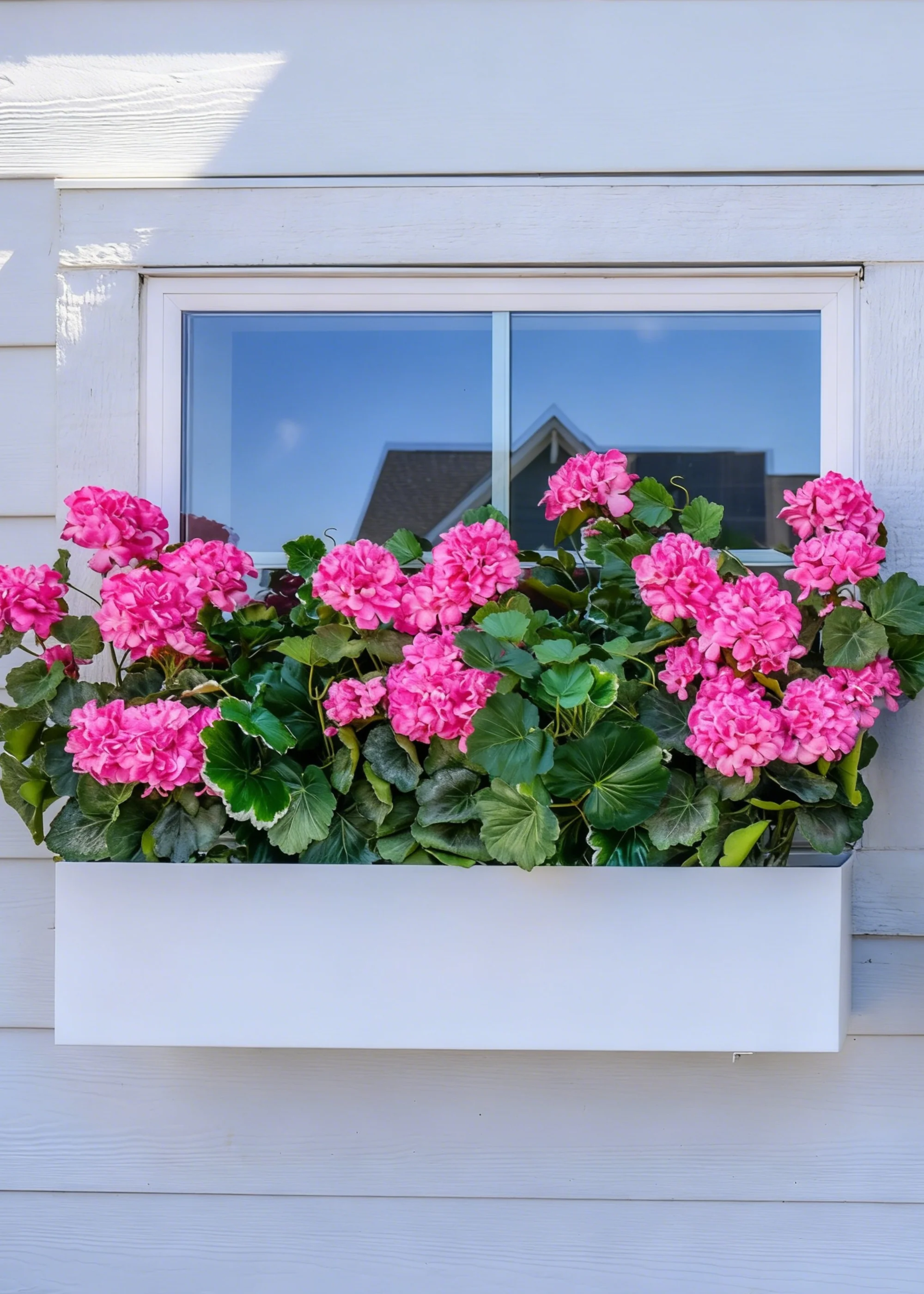 Pink Fake Geranium Indoor/Outdoor Water Resistant Bush - 22" - Image 3
